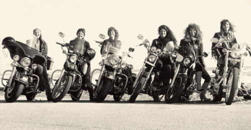 Motorcycle group riding is oneof the bikers’ way of life. But there still are so many motorcycle bab