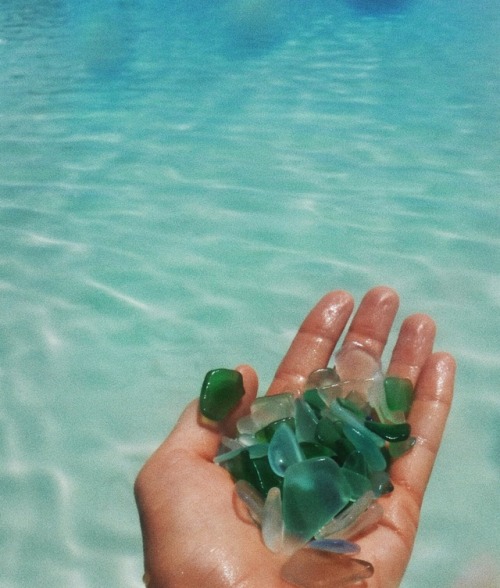 goldfishkiss: Sea glass. I’ll always love your hues. Currently on a boat in the middle of the 