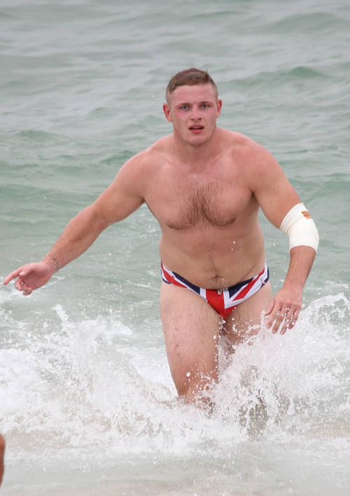 holdenutebloke:  roscoe66:  George Burgess of the South Sydney Rabbitohs at Bondi Beach  . 