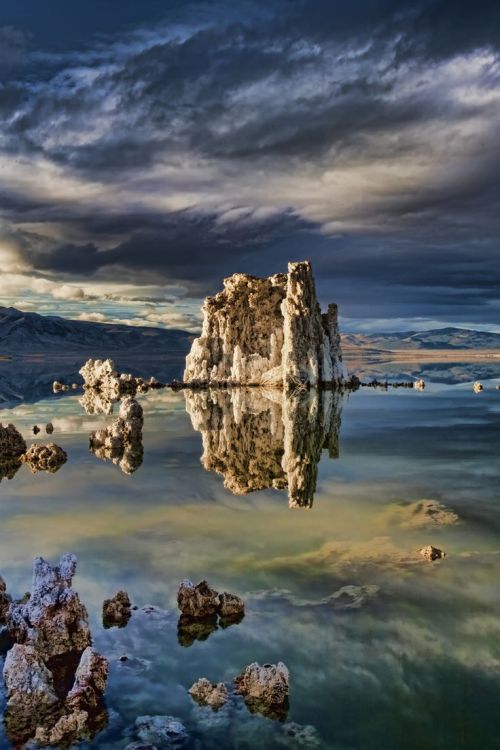 maya47000:   Mono Lake, Eastern Sierras, USA by Mark Lissick 