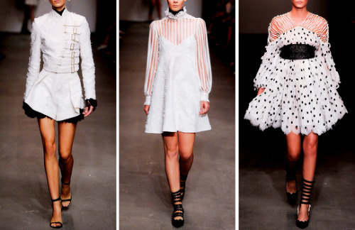 fashion-runways:ZIMMERMANN at New York Fashion Week Spring RTW 2016if you want to support this blog 