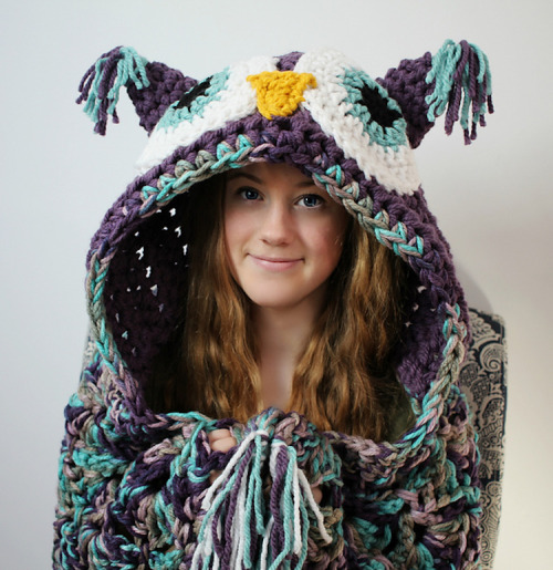 copperbadge:nehirose:maskedyoukai:adulthoodisokay:mymodernmet:DIY Hooded Owl Blanket Turns a Couch P