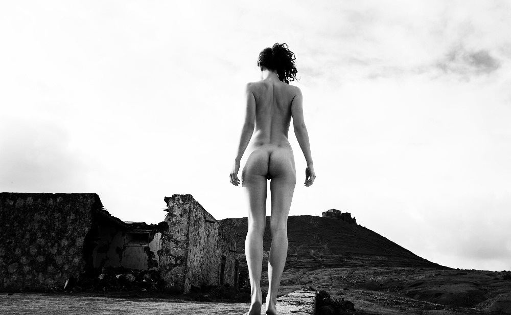 nudepageant:Susann - into the ruins