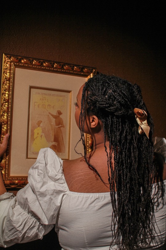 luxus-aeterna:“Appreciating les arts de la femme…” self portrait January 2021. Wanted to highlight more hair and skin textures in this aesthetic.IG: iridessence | support 