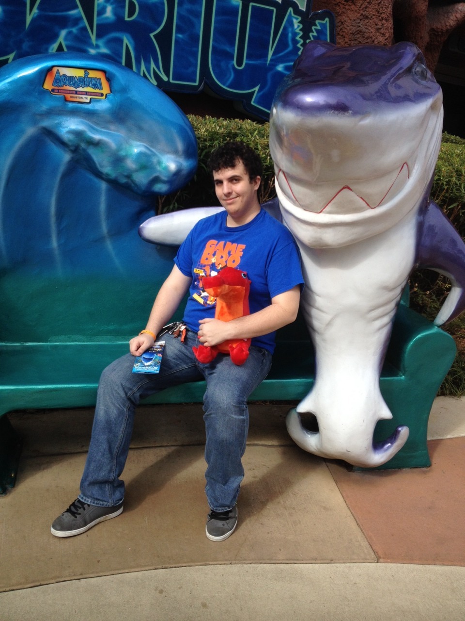 crablouse:  vampireshadow:  part 2 hanging out at downtown aquarium!   i died at