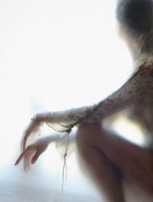 wakeourworld:  solslittlewindow:  A contemplation  (via TumbleOn ) 