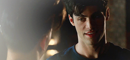 bagginhsield:“When Alec smiled, his eyes lit like lamps, and Clary could see what Magnus had found s
