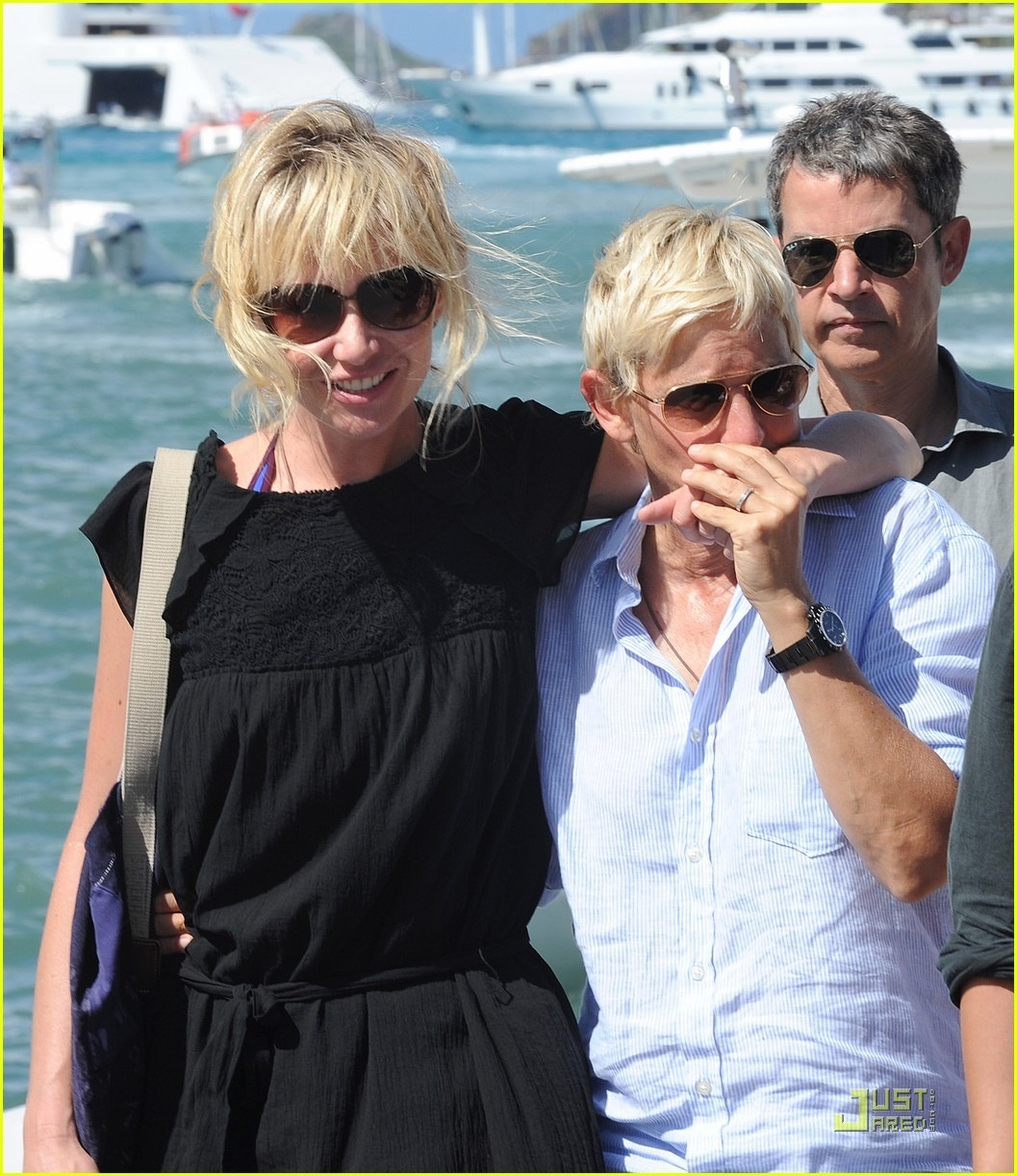 jothehappycamper:  When Ellen kisses Portia’s hand.