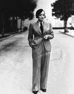 cantgetanygayer:  Marlene Dietrich in a suit