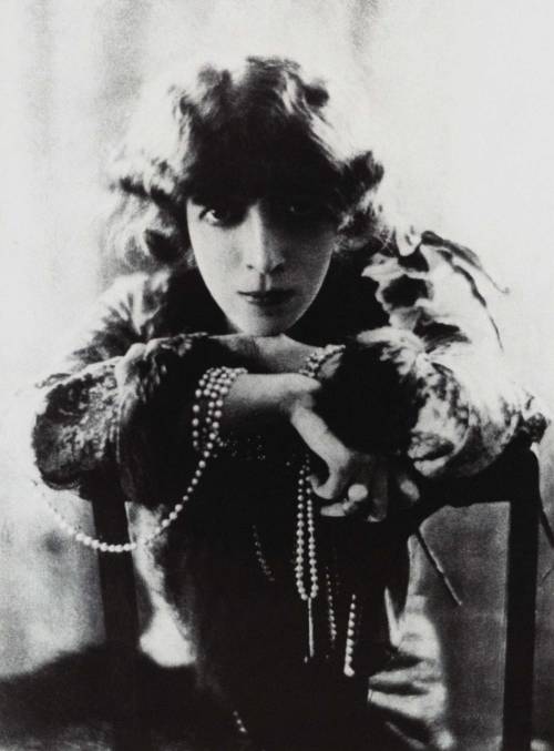 La Marchesa Casati , ca 1913Adolf de Meyer :: La Marchesa Luisa Casati (aka La Casati) photographed 