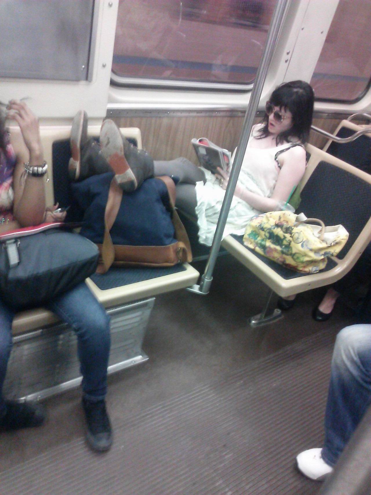 cishetwhiteoppressor:  badgernurse:  wtffeminists:  Women, please keep your bags