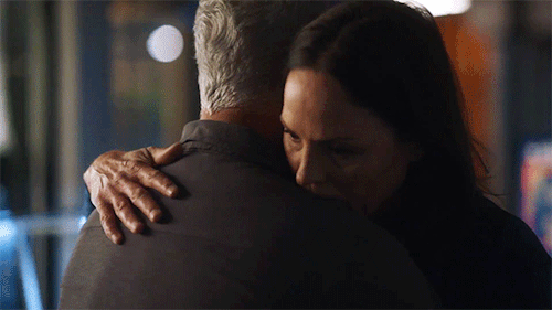 buildinggsr:CSI:Vegas 1.03 Under the skin This scene made my cry, y'all. They&rsquo;ve come so far. 