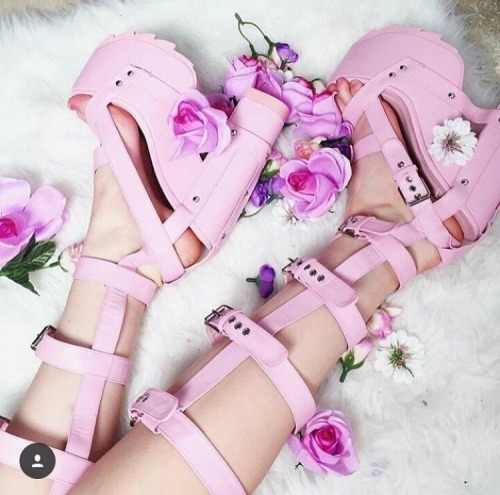 coquettefashion:    Baby Nightcall Hi Platform Heels  