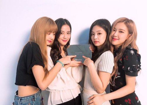 blackpinkofficial:[IG] 180823 blackpinkofficial: Thank you to our 10M subscribers on youtube, w