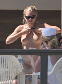 toplessbeachcelebs:  Sienna Miller (Actress) caught changing in Southern California (April 2008)