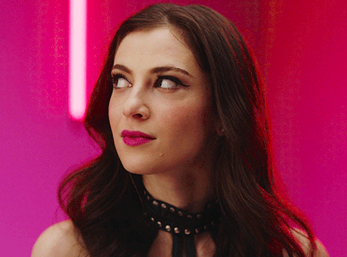 mikaeled:Zoe Levin in Bonding S01E02