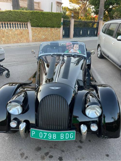 frenchcurious:Salut tout le monde ! Premier jour avec ma Morgan Plus4. - source Andres de Ferra.