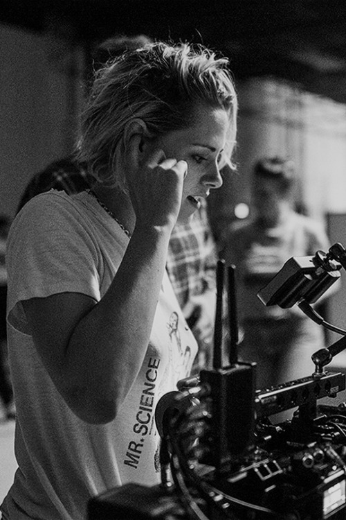 radkristen:Kristen Stewart on the set of her directorial debut ‘Come Swim’ 