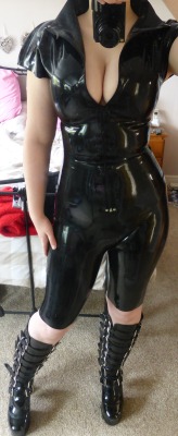 grimsauce:  Have a pants photo of my latex