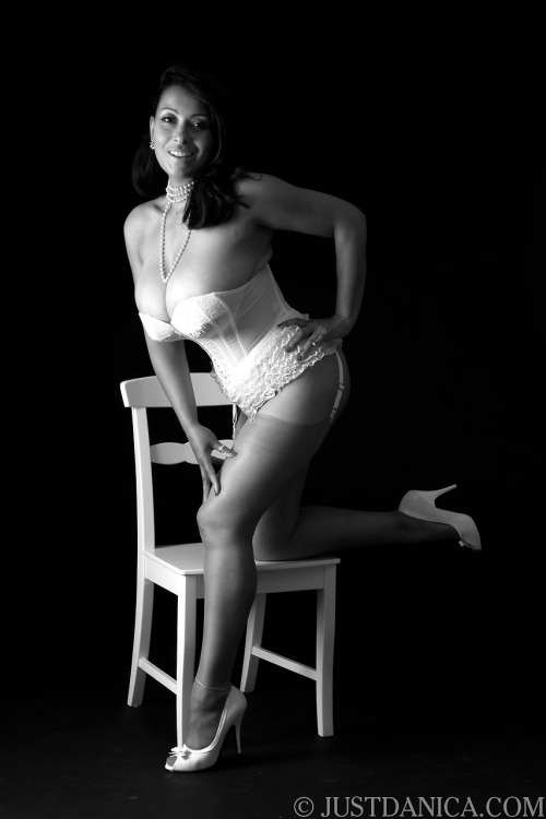 danicacollinsglamourmodel:  Classic Black and White Glamour!