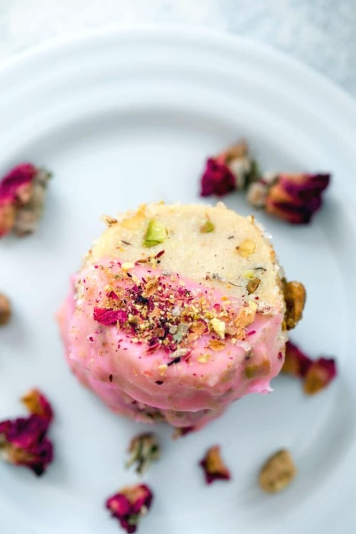 foodffs:Rose Pistachio Shortbread CookiesFollow for recipesIs this how you roll?