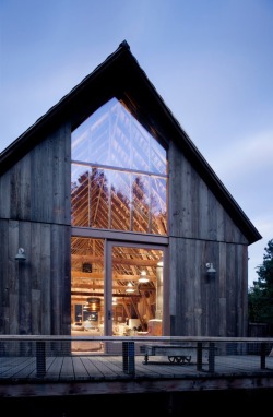 goodwoodwould:  Good wood - introducing the ‘Canyon Barn’, a stunning barn conversion in the wilds of Washington State by MW works.