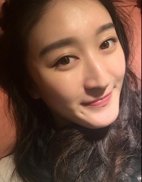youmufeng: 一个主动联系我的绿帽兄弟投稿。重度淫妻癖好。下面是他自己介绍的信息。骚妻花晓燕  身高162  体重95斤   胸围36C   地区安徽 