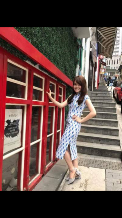 taxontheroad: 狼友投稿自己兄弟的女朋友 是不是每天看到这么骚的贱货 就想操她？ 平时她温柔大方 晚上在床上被男人压在身子下面的时候却是一个下贱的臭婊子 狠狠地的轮奸她吧 她会答应做你的性