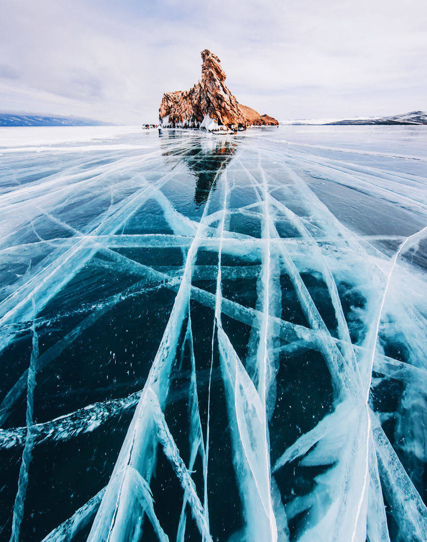 mymodernmet:Magical Photos of the World’s Oldest Lake Frozen Over