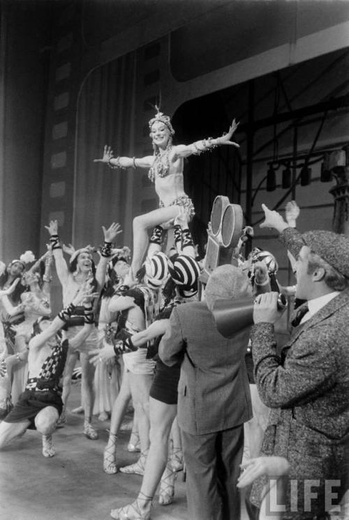 Carol Channing in The Vamp (Ralph Morse. 1955)