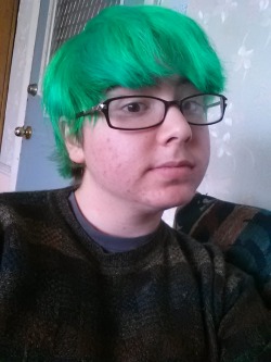 actualprotag:  i am back to being  Leaf. i did two dyes to get this so hopefully it fades green instead of blue like last time.  (they/them)