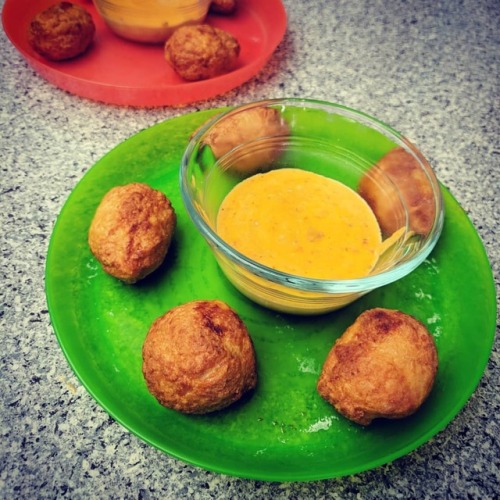 Pepperoni and cheese poppers! @realgoodfoods I have been searching for these things for a while, non