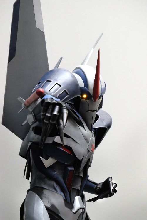 saintgale: Here are some photos from Otakon of my Starscream cosplay!  Again, thank you to everyone for the wonderful comments and feedback on this! It was a really great experience and a lot of fun, and I very much appreciate the support.  ♥    