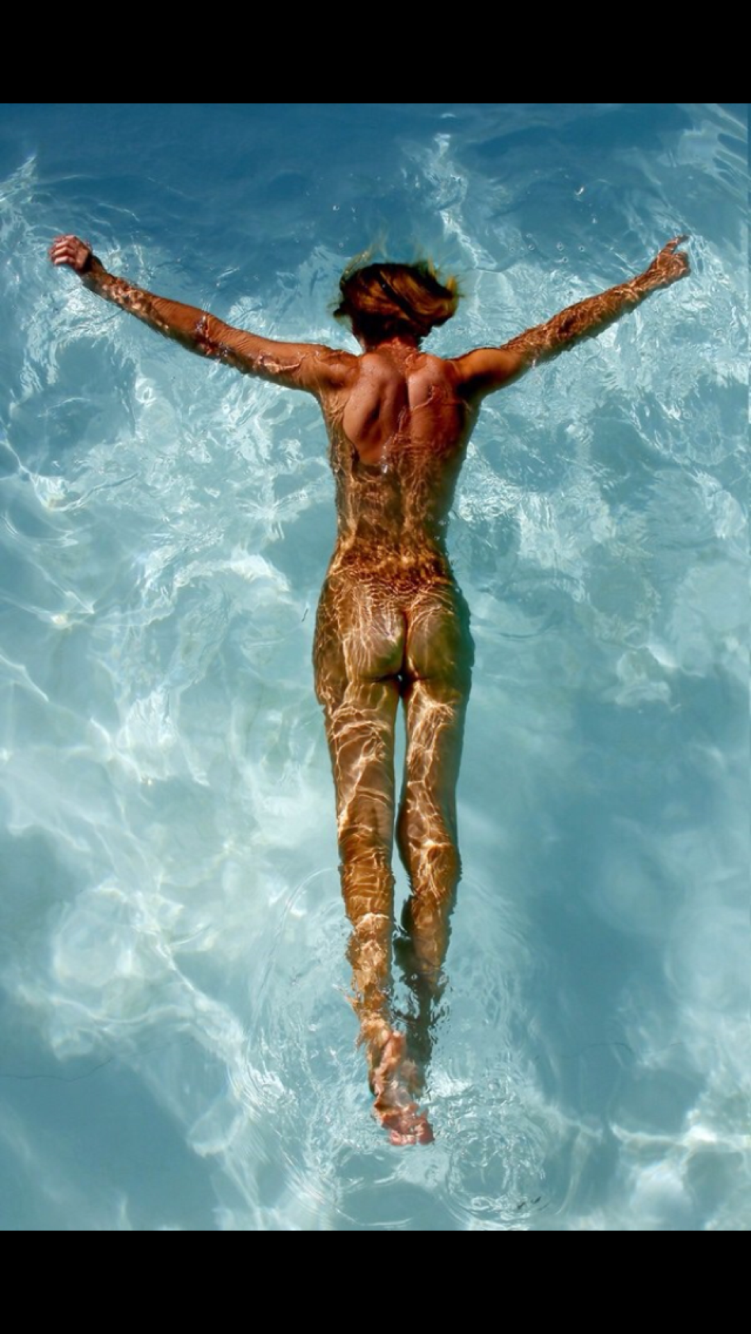 martinpsguru:  Is there any more beutiful. Nudes floting in clear water …