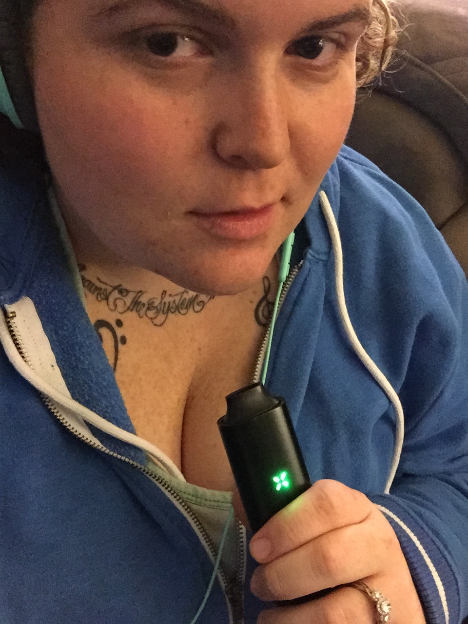 thehappy-submissive:  Getting involved in that vape game. Happy stoner Sunday.