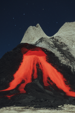 asthmas:  Richard Roscoe, July 2004 - Natrocarbonatite lava flows from Oldoinyo Lengai volcano, Tanzania, Africa. Lengai is the only volcano to erupt this kind of lava in historical times. 