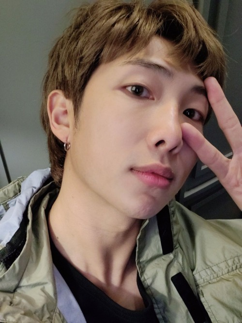 bts-weverse-trans: 201109 Namjoon’s Weverse Post쁘이 V (T/N: “V” as in “peace sign”. Said cutely)Trans