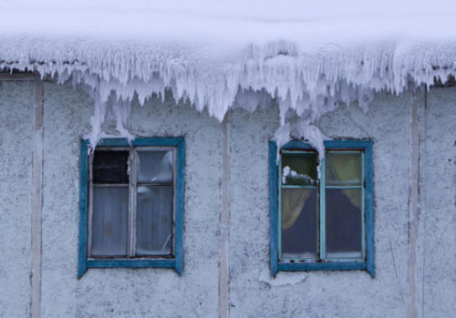 coolthingoftheday:  The village of Oymyakon in northern Russia is one of the coldest permanently inhabited locales on the planet, clocking in at a yearly average of -15.5 C (4.1 F). Picture 1: Oymyakon. Picture 2: The power station is forced to burn