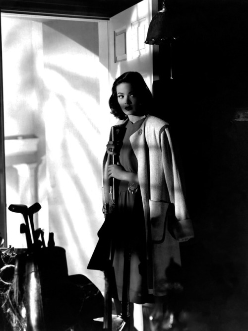 Gene Tierney / production still from Otto Preminger’s Laura (1944)