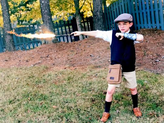 elphabaforpresidentofgallifrey:  growingintheweeds: the little boy who created the Flaming Raging Poisoning Sword of Doom was at the live show tonight, and when the McElroys asked where he was, they couldn’t see him, so his dad lifted him up Circle