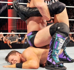 hotandsexywrestling:  nice bulge miz 