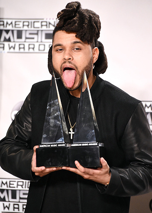 adaptedtoxo:  The Weeknd wins Favorite R&amp;B/Soul Male Artist and Favorite