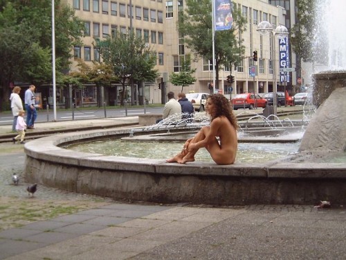 flashing-babes:Follow me for more public galleries.