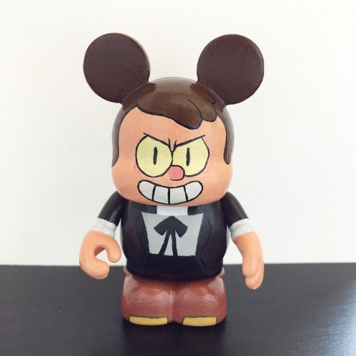 junryou:Bipper Custom Vinylmation //It’s been a few years since I picked up this paint-your-ow