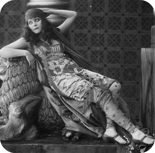 Portrait of Theda Bara in Salomé directed by J.Gordon Edwards, 1918