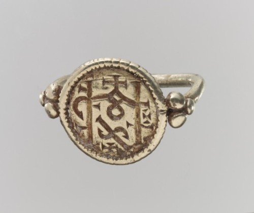 met-medieval-art:Electrum Signet Ring with Monogram, Metropolitan Museum of Art: Medieval ArtGift of