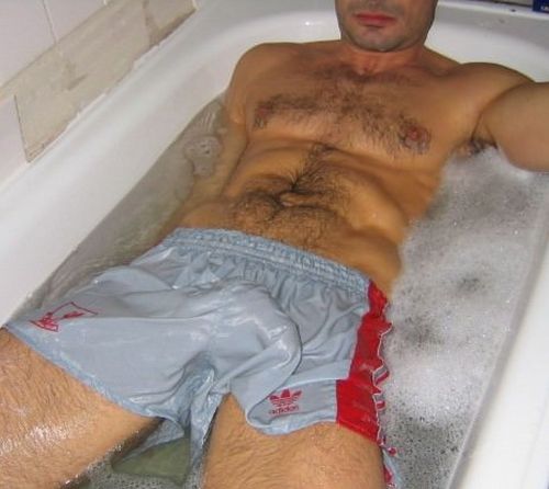 transparentdetectiveyouth:Hey dude I have a bath you could do that in anytime.#nylon