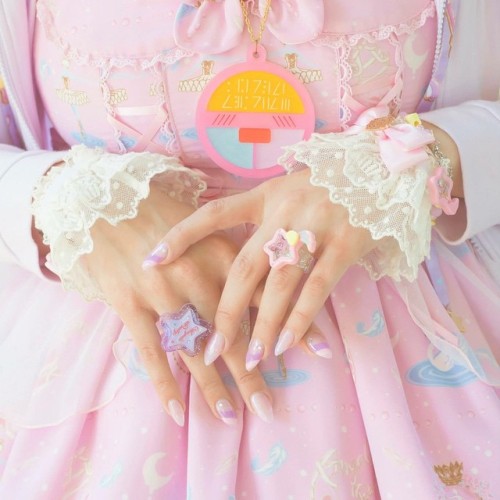 bububun: My accessories for my Creamy Mami lolita outfit.