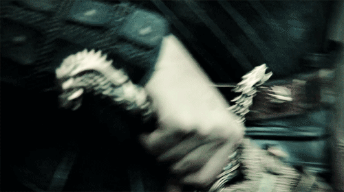 gameofthronesdaily:  Oathkeeper; Even the sound of it is sharper than an ordinary sword. Valyrian steel, spell-forged. It was a sword fit for a hero. 