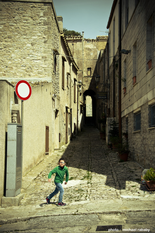 boy in green, running - sicily.